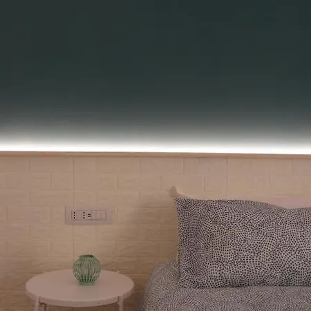 לינה וארוחת בוקר Aura 3*