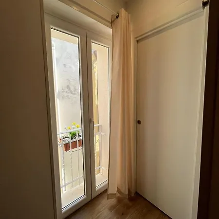 Aura Nocleg ze śniadaniem 3*