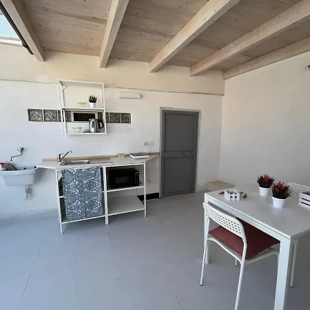 Aura Bari