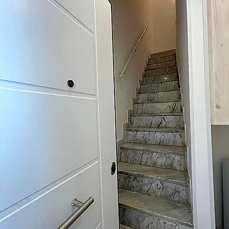 Aura לינה וארוחת בוקר בארי