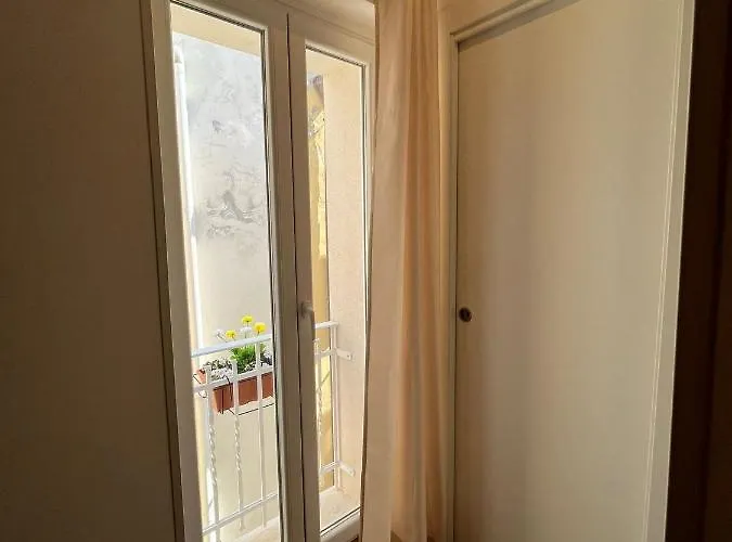 Aura Bed & Breakfast 3*